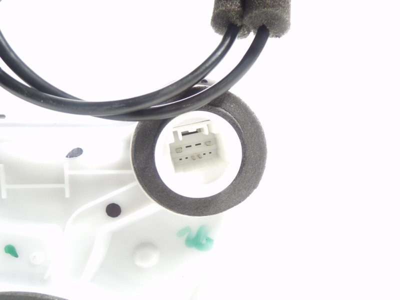 Recambio de cerradura puerta delantera derecha para toyota corolla (e21) referencia OEM IAM 6903002511  