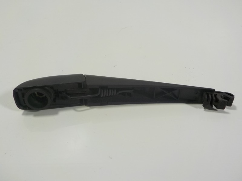 Recambio de brazo limpia trasero para toyota auris 1.4 turbodiesel cat referencia OEM IAM 8524102060  