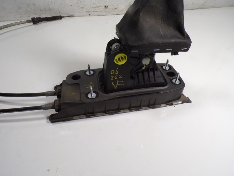 Recambio de palanca cambio para audi a3 sportback (8vf) s line edition referencia OEM IAM 5Q0711049AQ 5Q0711049AQ 