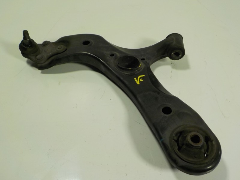 Recambio de brazo suspension inferior delantero izquierdo para toyota auris 1.4 turbodiesel cat referencia OEM IAM 4806902130  