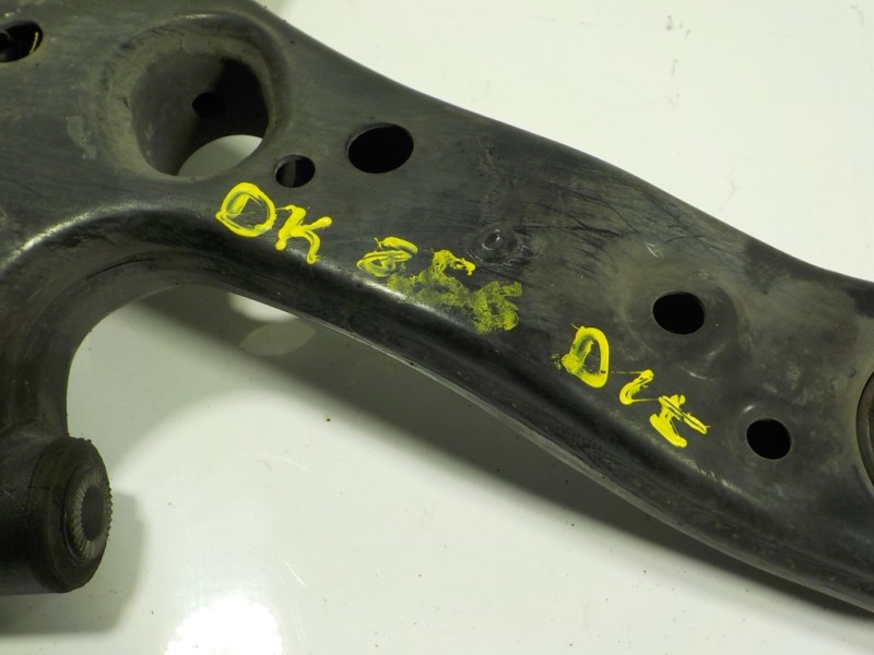 Recambio de brazo suspension inferior delantero izquierdo para toyota auris 1.4 turbodiesel cat referencia OEM IAM 4806902130  
