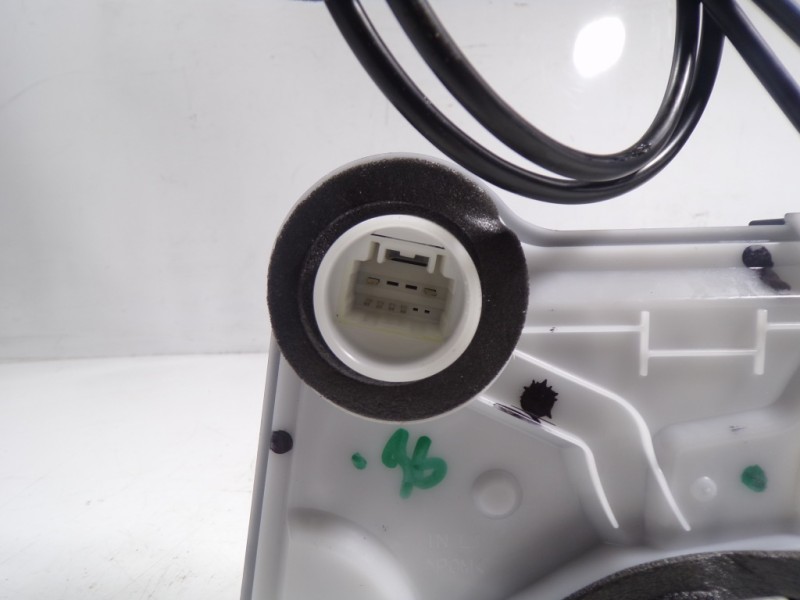 Recambio de cerradura puerta delantera izquierda para toyota corolla (e21) referencia OEM IAM 6904002491  