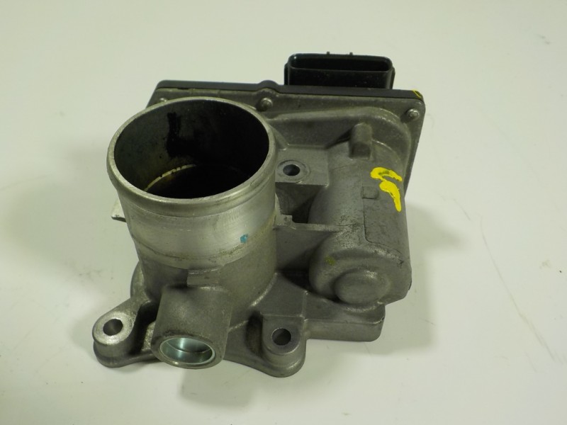 Recambio de caja mariposa para toyota auris 1.4 turbodiesel cat referencia OEM IAM 261000N030  