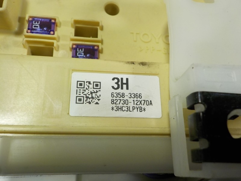 Recambio de caja reles / fusibles para toyota auris 1.4 turbodiesel cat referencia OEM IAM 8273012X70 8922102331 8922002021