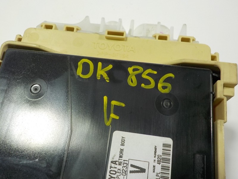 Recambio de caja reles / fusibles para toyota auris 1.4 turbodiesel cat referencia OEM IAM 8273012X70 8922102331 8922002021