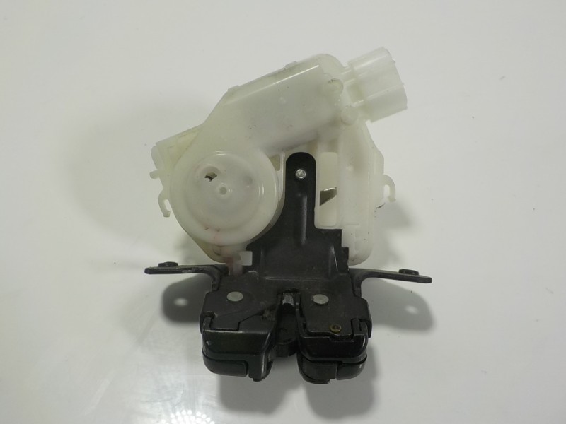 Recambio de cerradura maletero / porton para toyota auris 1.4 turbodiesel cat referencia OEM IAM 6935002090  