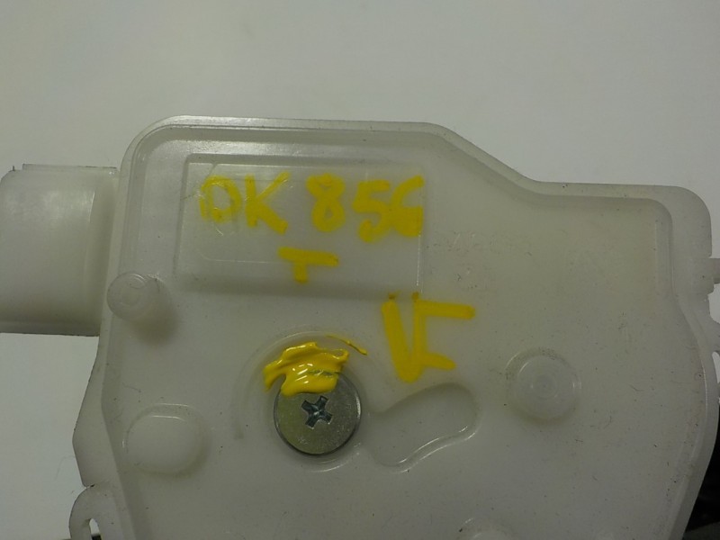 Recambio de cerradura maletero / porton para toyota auris 1.4 turbodiesel cat referencia OEM IAM 6935002090  