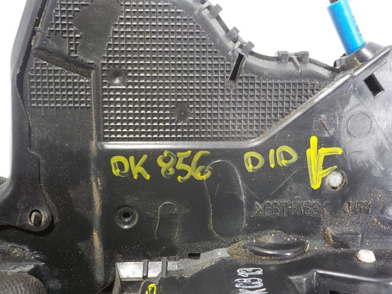 Recambio de cerradura puerta delantera derecha para toyota auris 1.4 turbodiesel cat referencia OEM IAM 6903005130  