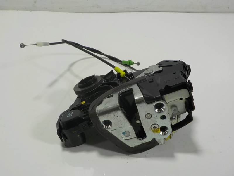 Recambio de cerradura puerta delantera izquierda para toyota auris 1.4 turbodiesel cat referencia OEM IAM 6904002210  