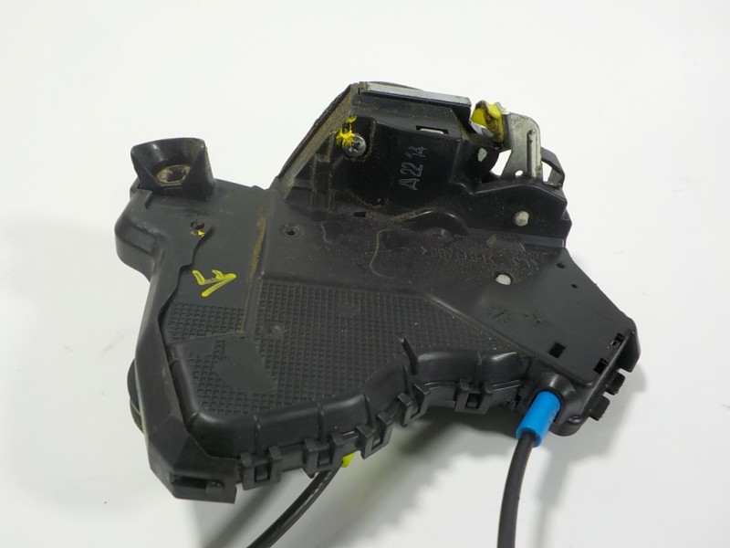 Recambio de cerradura puerta delantera izquierda para toyota auris 1.4 turbodiesel cat referencia OEM IAM 6904002210  