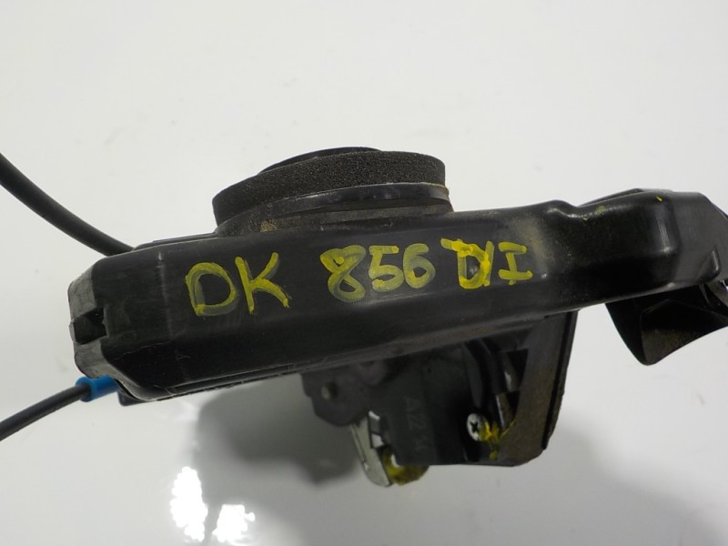 Recambio de cerradura puerta delantera izquierda para toyota auris 1.4 turbodiesel cat referencia OEM IAM 6904002210  