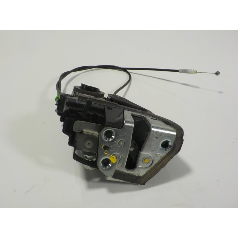 Recambio de cerradura puerta trasera derecha para toyota auris 1.4 turbodiesel cat referencia OEM IAM 6905005050  