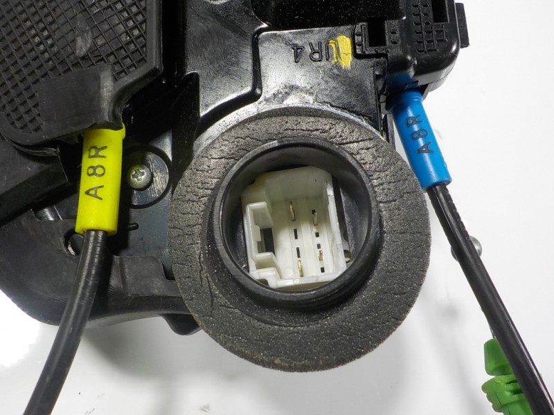 Recambio de cerradura puerta trasera derecha para toyota auris 1.4 turbodiesel cat referencia OEM IAM 6905005050  