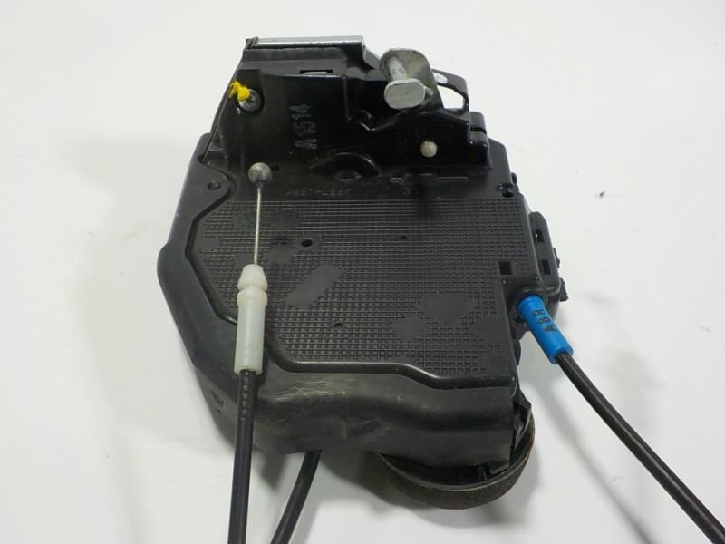 Recambio de cerradura puerta trasera izquierda para toyota auris 1.4 turbodiesel cat referencia OEM IAM 6906005050  