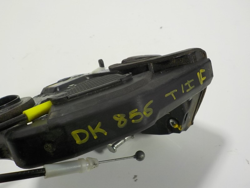 Recambio de cerradura puerta trasera izquierda para toyota auris 1.4 turbodiesel cat referencia OEM IAM 6906005050  