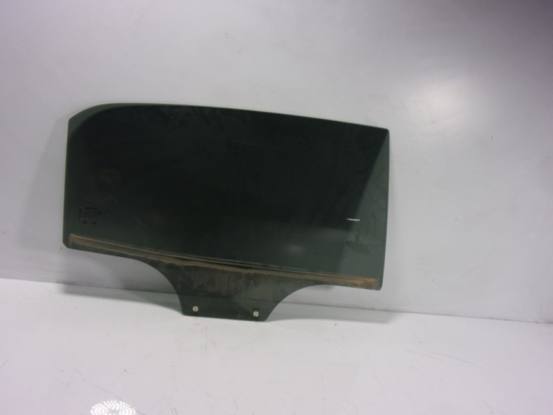Recambio de cristal puerta trasero derecho para ssangyong korando premium 4x2 referencia OEM IAM   