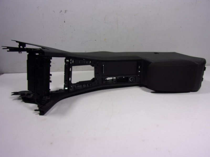 Recambio de apoyabrazos central para volkswagen golf vii lim. (5g1) 1.6 tdi dpf referencia OEM IAM   