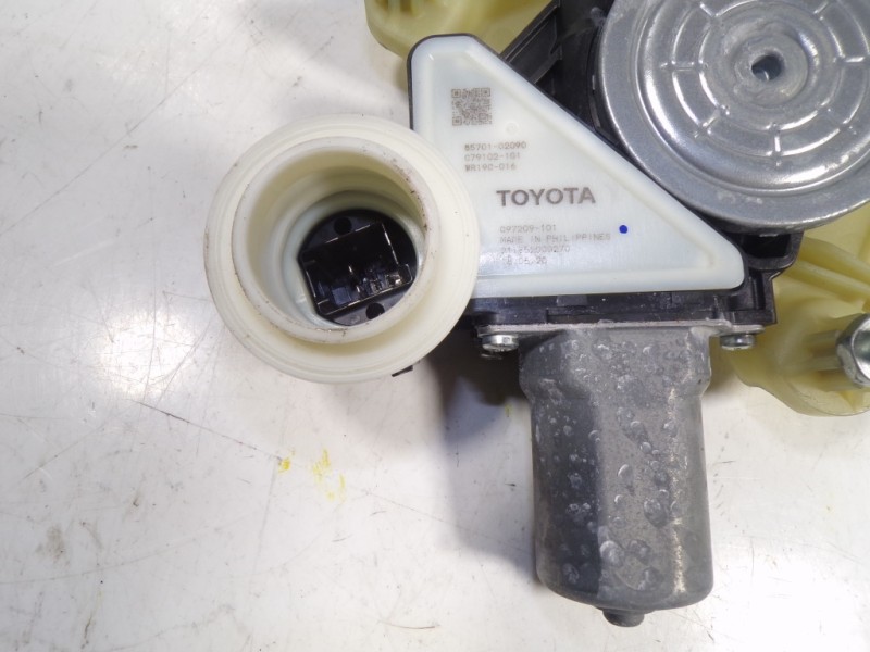 Recambio de elevalunas trasero izquierdo para toyota corolla (e21) referencia OEM IAM 6984002681 6984002681 C86183105