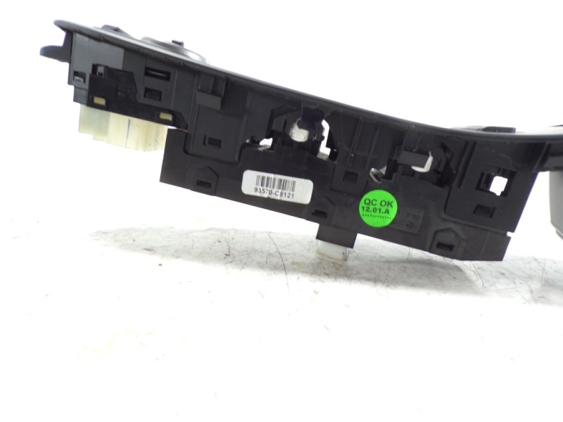 Recambio de mando elevalunas delantero izquierdo para hyundai i20 1.0 tgdi cat referencia OEM IAM 93570C81214X 93570C8121 