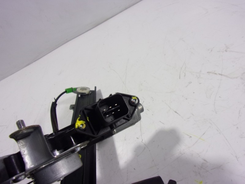 Recambio de elevalunas delantero izquierdo para ssangyong korando premium 4x2 referencia OEM IAM  98811CZ020 