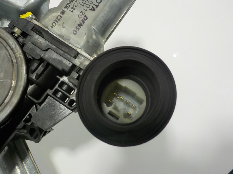 Recambio de elevalunas trasero derecho para toyota auris 1.4 turbodiesel cat referencia OEM IAM 6983002240 857200D120 