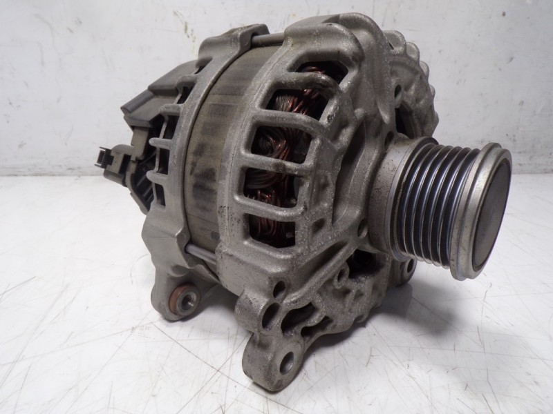 Recambio de alternador para skoda octavia combi (nx5) 2.0 tdi referencia OEM IAM 04L903021D 04L903021J 0125811153