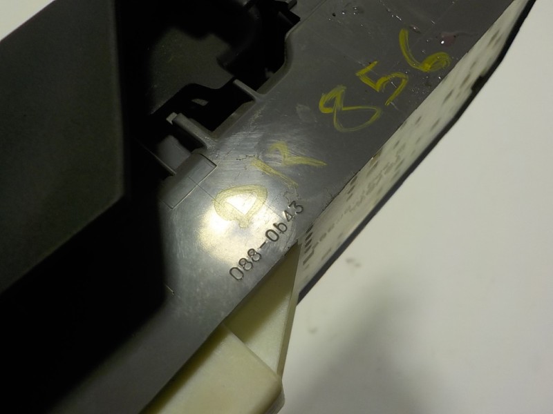 Recambio de mando elevalunas delantero izquierdo para toyota auris 1.4 turbodiesel cat referencia OEM IAM 8482002320 7423202E20 