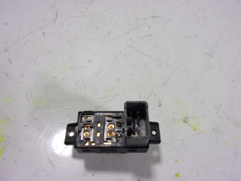 Recambio de mando elevalunas delantero derecho para ssangyong korando premium 4x2 referencia OEM IAM   