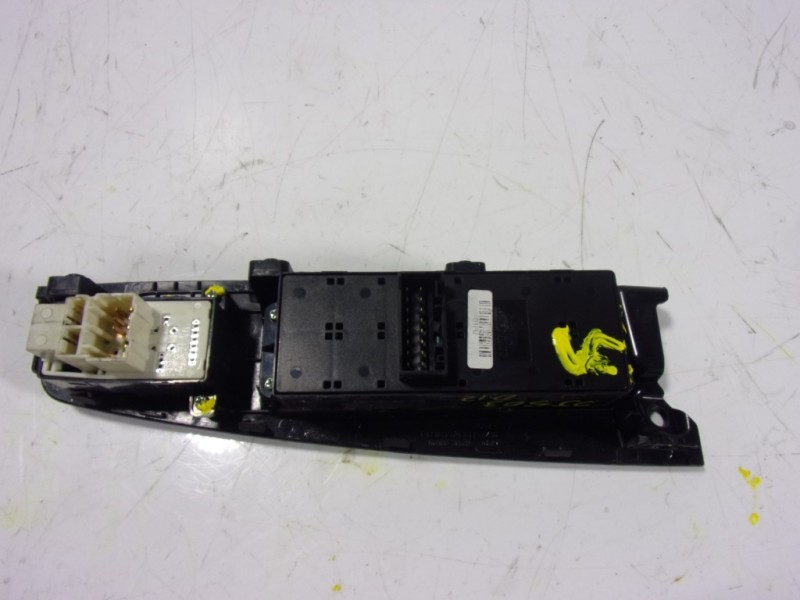 Recambio de mando elevalunas delantero izquierdo para ssangyong korando premium 4x2 referencia OEM IAM   