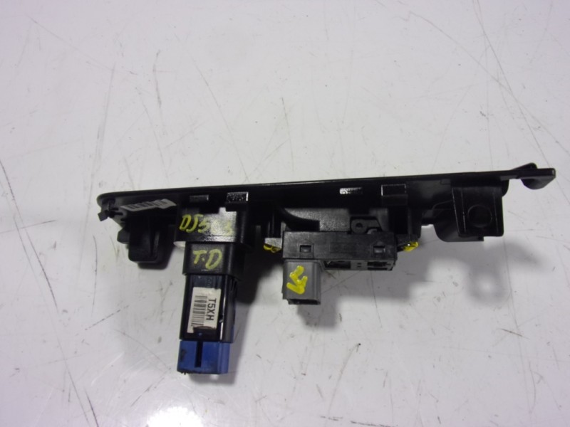 Recambio de mando elevalunas trasero derecho para ssangyong korando premium 4x2 referencia OEM IAM   