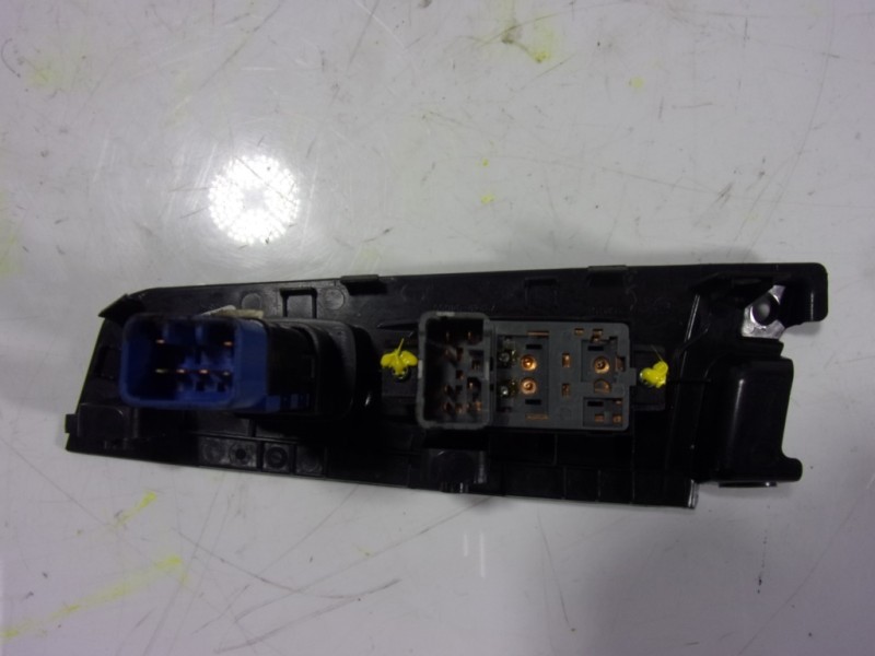 Recambio de mando elevalunas trasero derecho para ssangyong korando premium 4x2 referencia OEM IAM   
