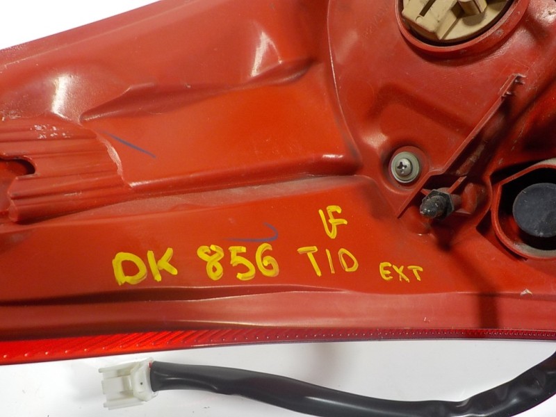 Recambio de piloto trasero derecho para toyota auris 1.4 turbodiesel cat referencia OEM IAM 8155102740  