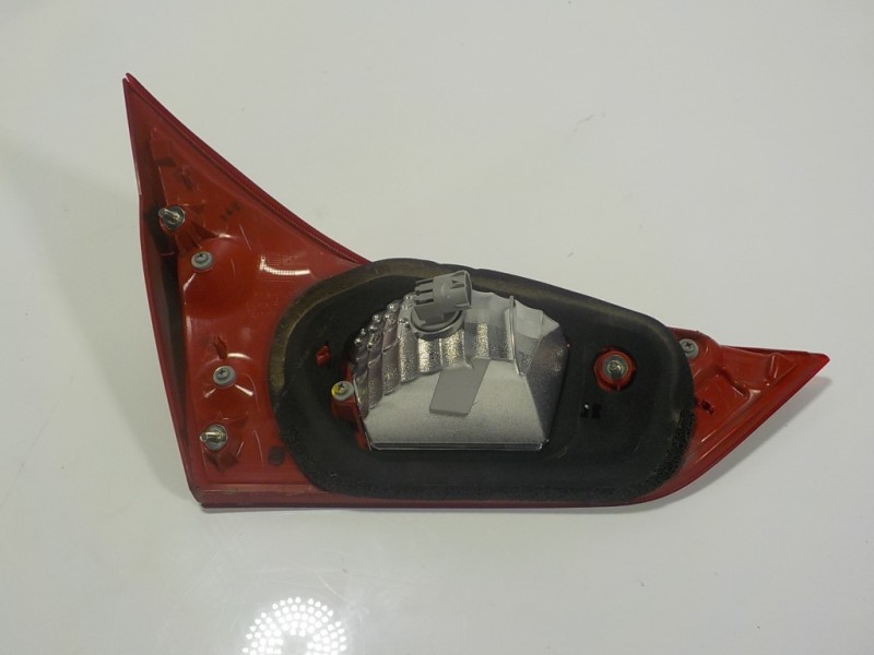 Recambio de piloto trasero derecho interior para toyota auris 1.4 turbodiesel cat referencia OEM IAM 8158102460  