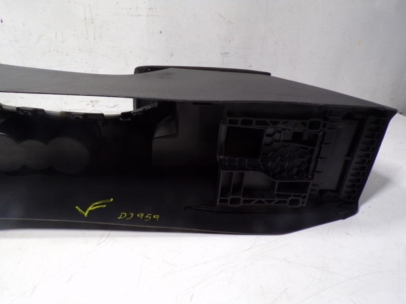 Recambio de apoyabrazos central para skoda octavia combi (nx5) 2.0 tdi referencia OEM IAM 5E0864207EPI8  