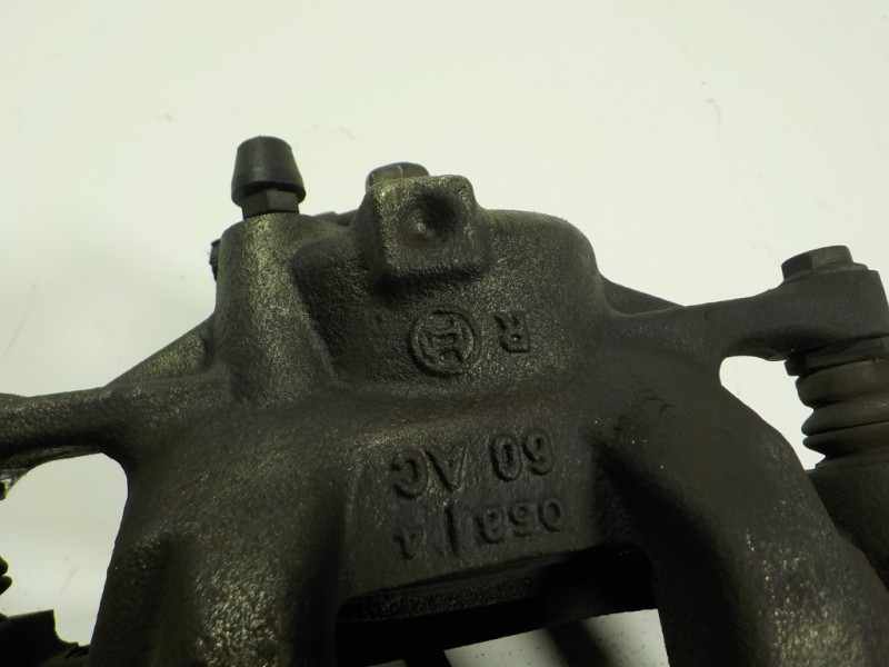 Recambio de pinza freno delantera derecha para toyota auris 1.4 turbodiesel cat referencia OEM IAM 4773002510  