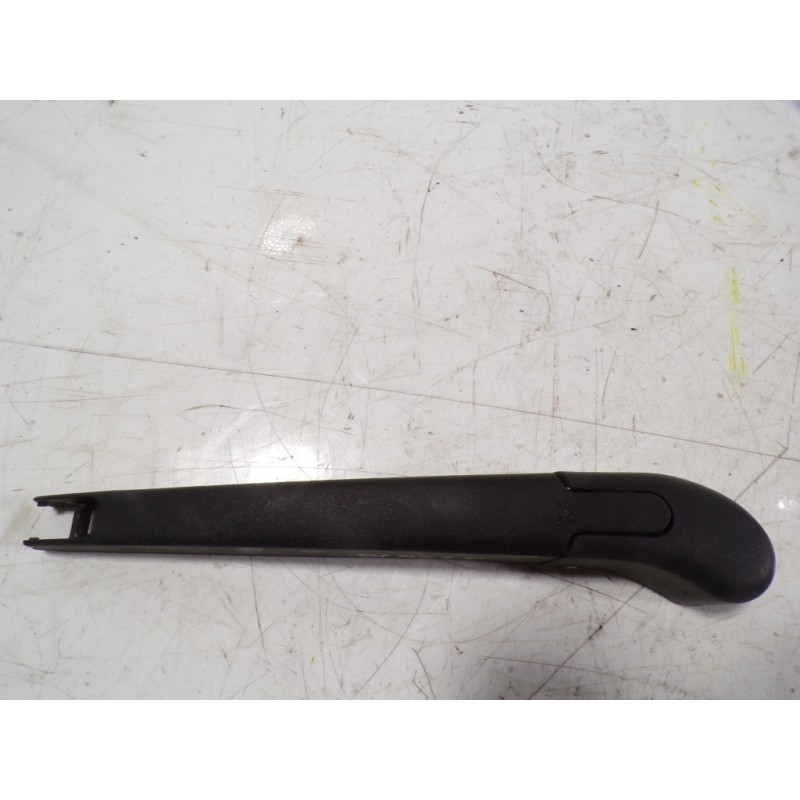 Recambio de brazo limpia trasero para kia cee´d 1.4 crdi cat referencia OEM IAM 98811A2000  