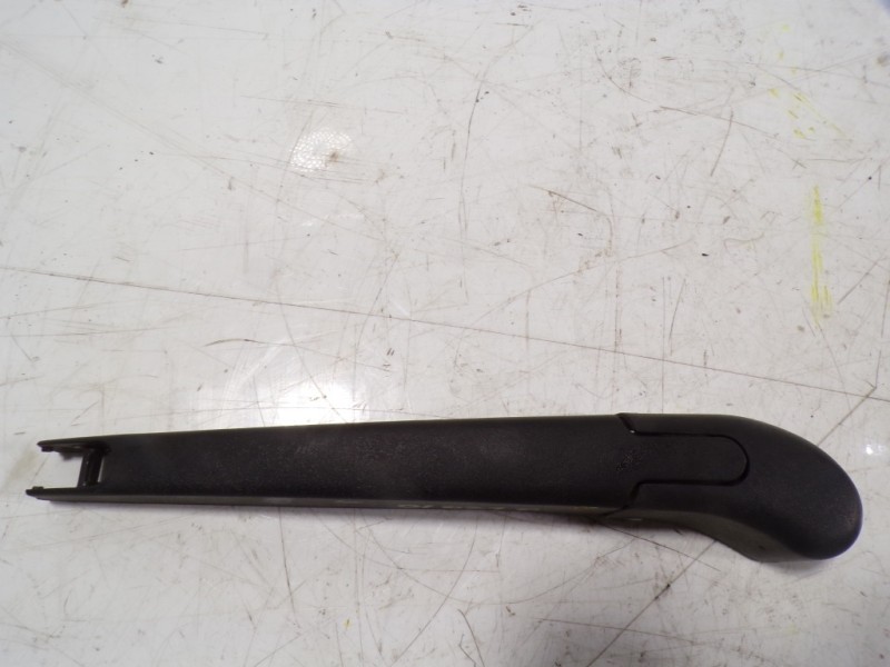 Recambio de brazo limpia trasero para kia cee´d 1.4 crdi cat referencia OEM IAM 98811A2000  