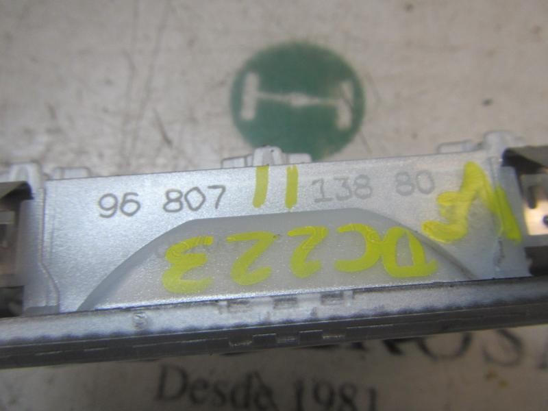 Recambio de piloto interior para citroën c-elysée exclusive referencia OEM IAM 6362Q2  