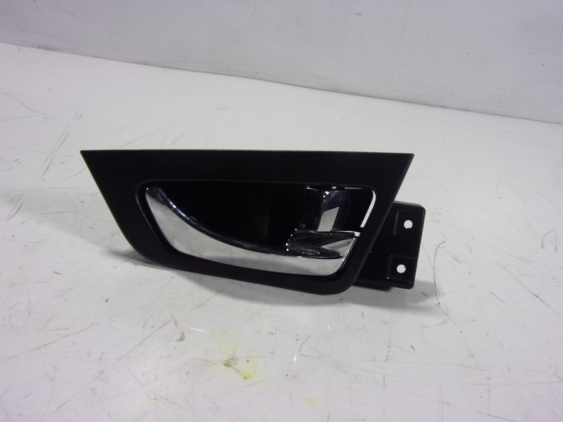 Recambio de maneta interior trasera derecha para ssangyong korando premium 4x2 referencia OEM IAM   