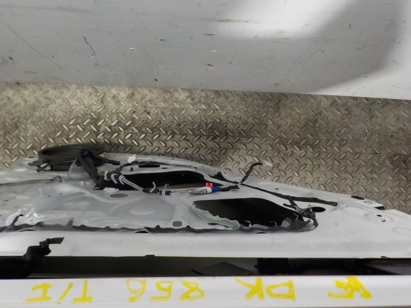 Recambio de puerta trasera izquierda para toyota auris 1.4 turbodiesel cat referencia OEM IAM 6700402380  