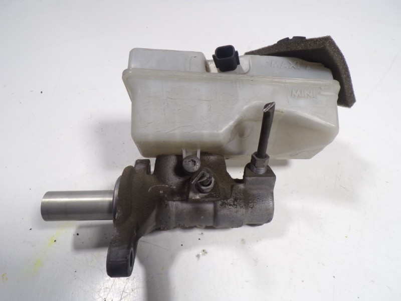 Recambio de bomba freno para dacia dokker 1.5 dci diesel fap cat referencia OEM IAM 460112629R  