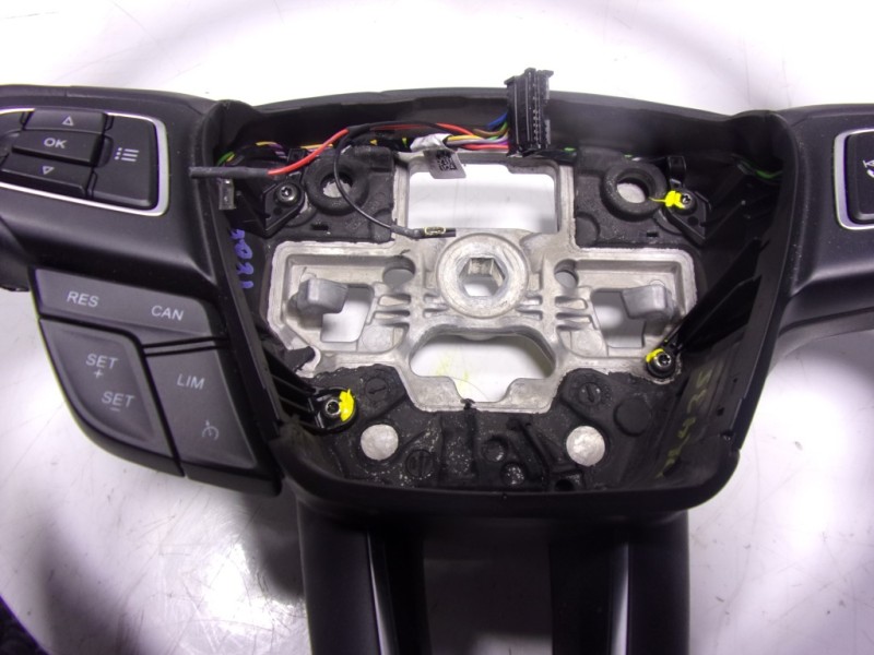 Recambio de volante para ford ecosport (cr6) 1.0 ecoboost cat referencia OEM IAM 2578795 34223195C 