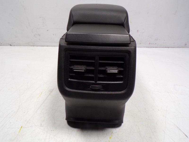 Recambio de apoyabrazos central para seat leon (5f1) reference referencia OEM IAM 5F0863243AVS9 5F0863243 WAT51MVS9