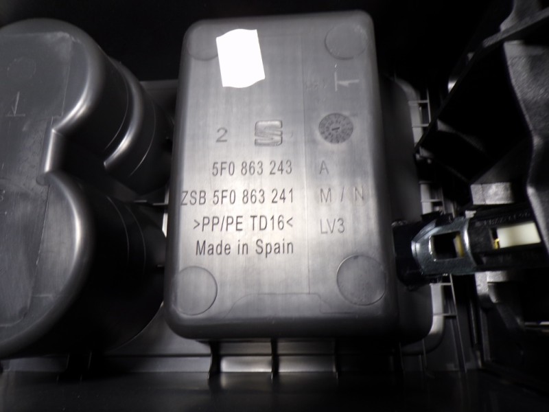 Recambio de apoyabrazos central para seat leon (5f1) reference referencia OEM IAM 5F0863243AVS9 5F0863243 WAT51MVS9