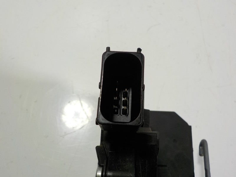 Recambio de cerradura puerta trasera izquierda para opel corsa e 1.4 referencia OEM IAM  13431842 