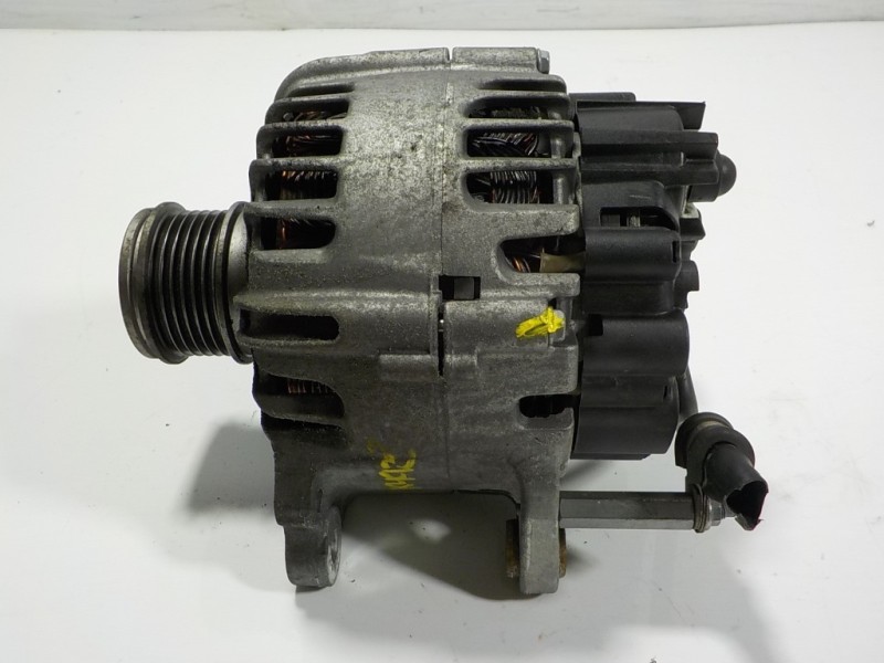 Recambio de alternador para seat arona 1.6 tdi referencia OEM IAM 04L903021C 04L903021C TG12C304