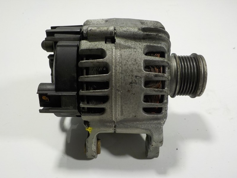 Recambio de alternador para seat arona 1.6 tdi referencia OEM IAM 04L903021C 04L903021C TG12C304