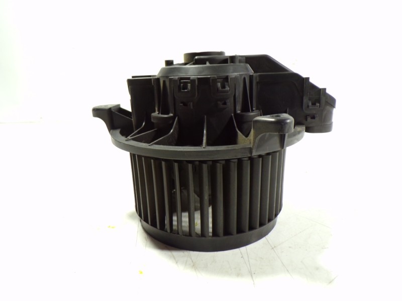 Recambio de motor calefaccion para ford fiesta (ce1) 1.1 cat referencia OEM IAM 2067889 H1BH19846AA 