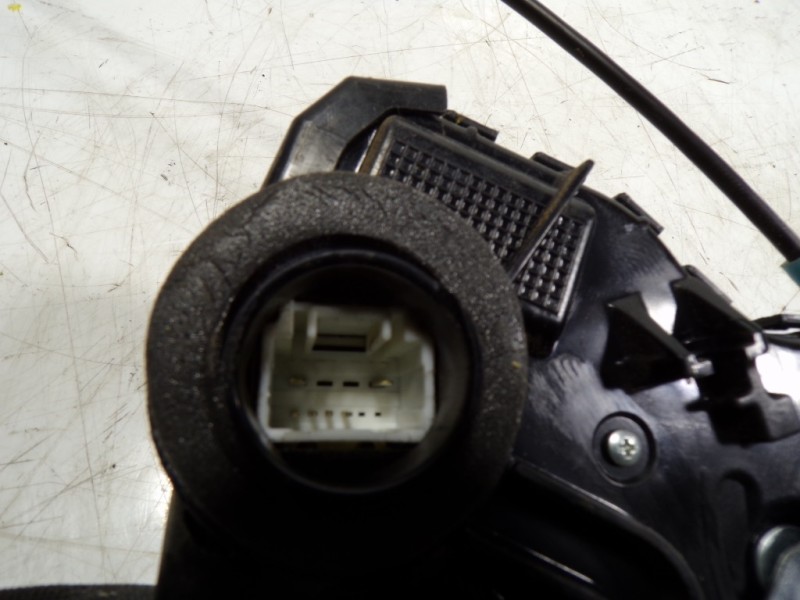 Recambio de cerradura puerta delantera izquierda para toyota verso 1.6 d-4d cat referencia OEM IAM 6904002210  