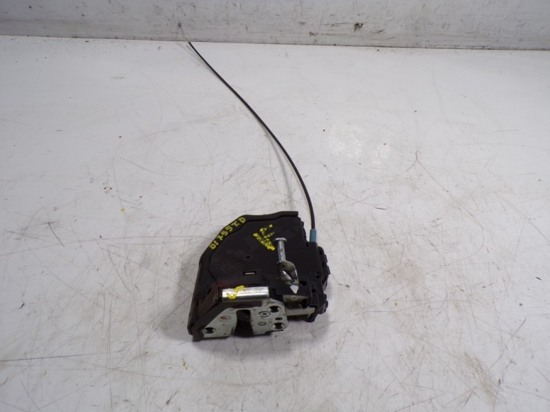 Recambio de cerradura puerta trasera derecha para toyota verso 1.6 d-4d cat referencia OEM IAM 690500F030  